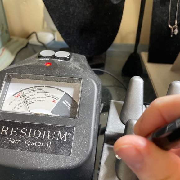 2.53 Carat Tw quartz or better sterling silver triple stone size 7 ring. - Picture 13 of 16